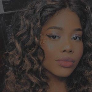 Meet your Posher, Naika